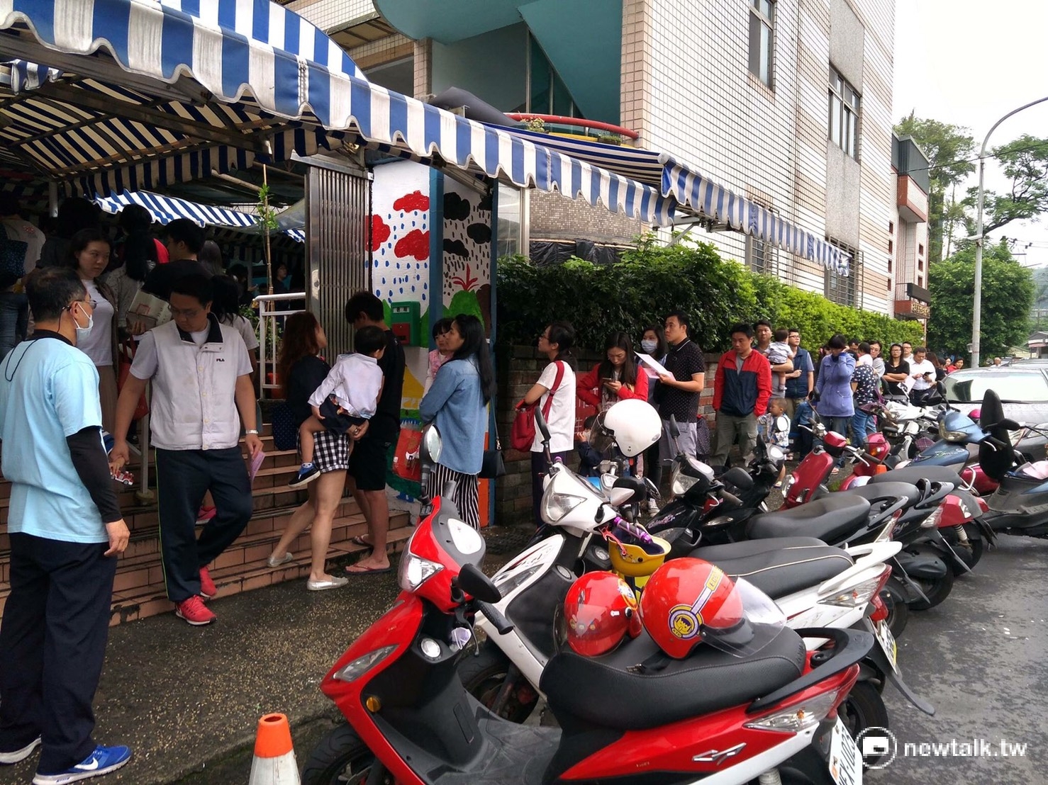 儘管多數幼兒園已經報名超額,目前仍有部分幼兒園尚有缺額,即日起可至安心幼兒園六堵分班及和平國小附設幼兒園現場登記。 圖:基隆市政府提供 儘管多數幼兒園已經報名超額,目前仍有部分幼兒園尚有缺額,即日起可至安心幼兒園六堵分班及和平國小附設幼兒園現場登記。 圖:基隆市政府提供