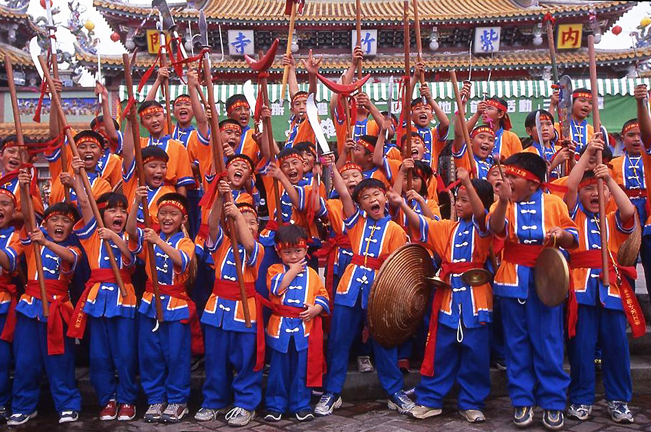 黃丁盛老師主講,以「充滿生命力的台灣節慶」系列為主題,與大眾分享台灣特有的年節紀實影像。 圖:桃園市政府提供 黃丁盛老師主講,以「充滿生命力的台灣節慶」系列為主題,與大眾分享台灣特有的年節紀實影像。 圖:桃園市政府提供