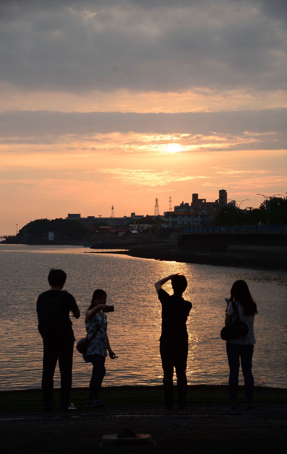 海關碼頭的私房景點,是觀賞夕陽的絕佳地點。 圖:新北市政府提供 海關碼頭的私房景點,是觀賞夕陽的絕佳地點。 圖:新北市政府提供