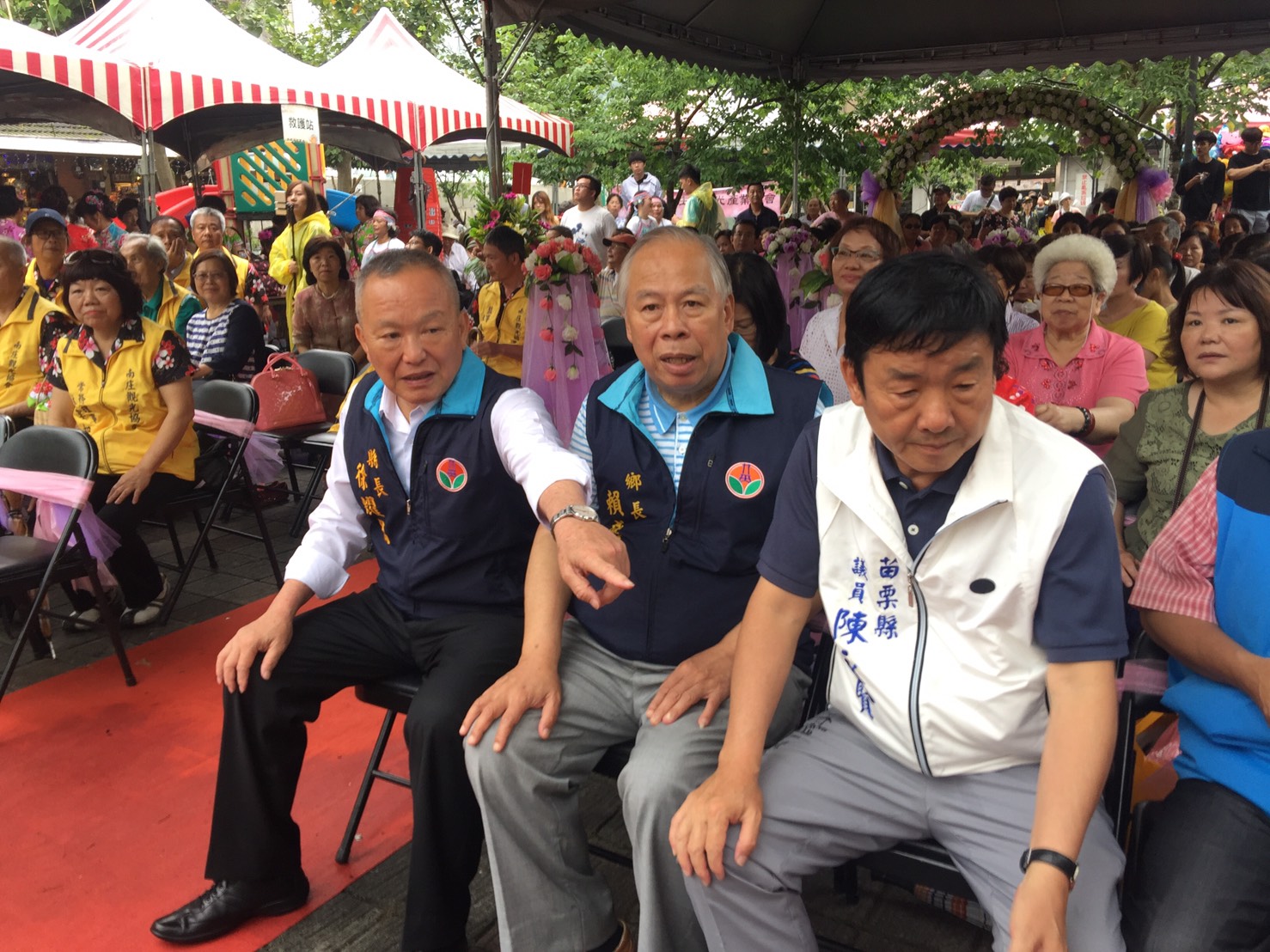 苗栗縣長徐耀昌(左)也到場參與。 圖:鄒麗泳攝 苗栗縣長徐耀昌(左)也到場參與。 圖:鄒麗泳攝