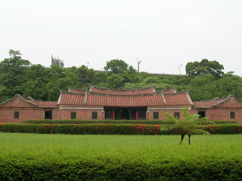 林安泰古宅為清領時期商人林志能所建,1978年因位在敦化南路拓寬用地範圍內,面臨拆除命運,但後來專家學者競相奔走,方能移至現址保存。 圖:翻攝自維基百科 林安泰古宅為清領時期商人林志能所建,1978年因位在敦化南路拓寬用地範圍內,面臨拆除命運,但後來專家學者競相奔走,方能移至現址保存。 圖:翻攝自維基百科