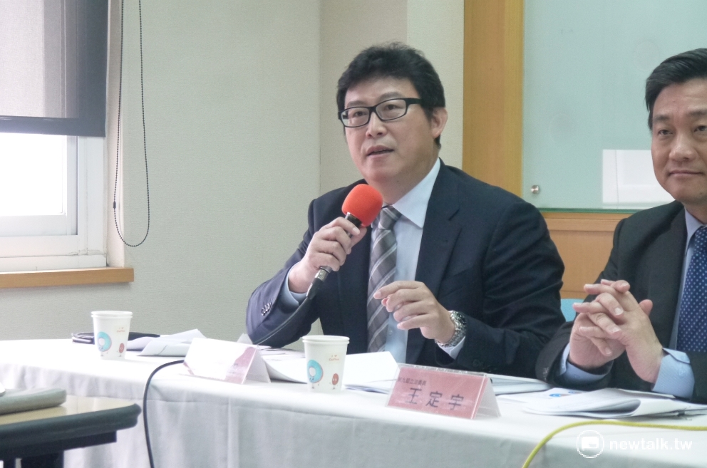 民進黨立委姚文智向台北市長柯文哲喊話,希望他能夠出來參與總統與市長選舉,幫助民進黨順利當選。 民進黨立委姚文智向台北市長柯文哲喊話,希望他能夠出來參與總統與市長選舉,幫助民進黨順利當選。