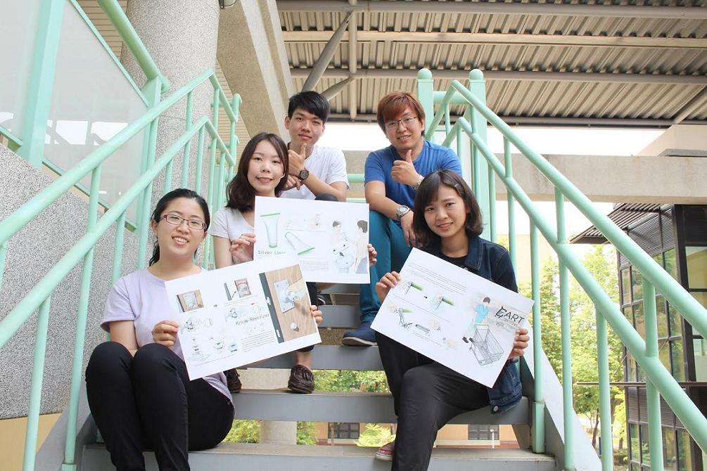 高雄第一科技大學7位學生利用課餘時間提出4件創新設計提案,有3件作品入圍2017德國紅點設計獎 ─ 設計概念獎,成績傲人。 高雄第一科技大學7位學生利用課餘時間提出4件創新設計提案,有3件作品入圍2017德國紅點設計獎 ─ 設計概念獎,成績傲人。