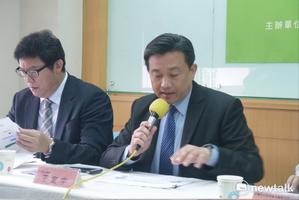 民進黨立委姚文智向台北市長柯文哲喊話,希望他能夠出來參與總統與市長選舉,幫助民進黨順利當選。 民進黨立委姚文智向台北市長柯文哲喊話,希望他能夠出來參與總統與市長選舉,幫助民進黨順利當選。