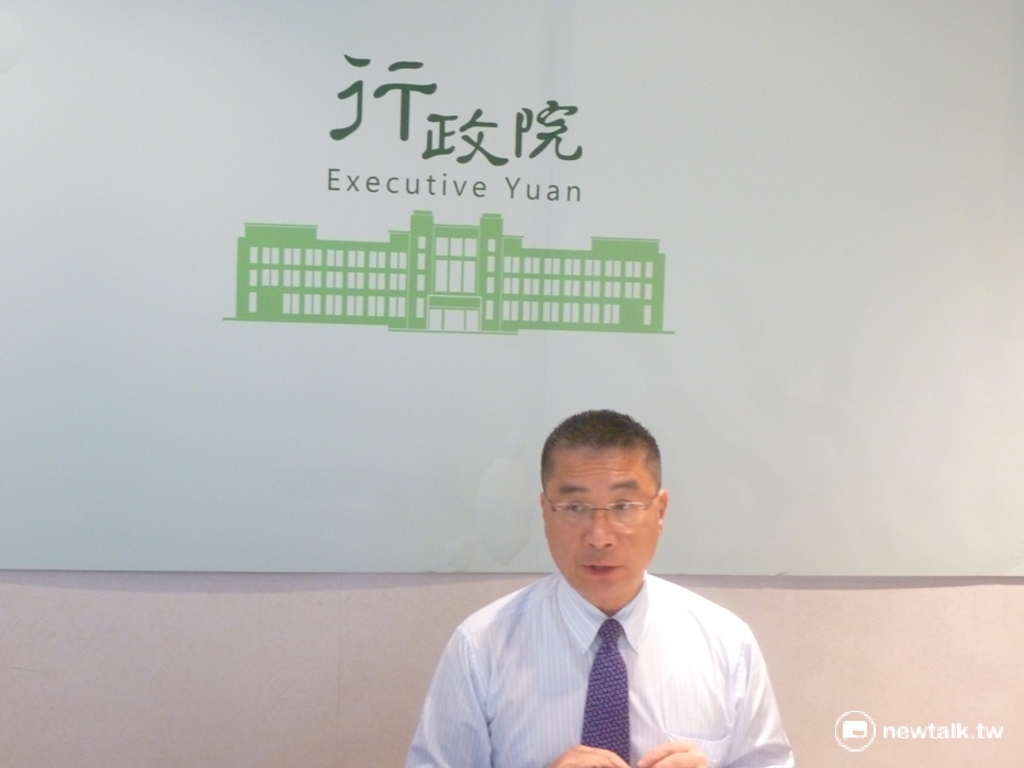行政院發言人徐國勇今(18)天下午在「行政立法便當會」後,到記者室轉述會議討論內容。 行政院發言人徐國勇今(18)天下午在「行政立法便當會」後,到記者室轉述會議討論內容。