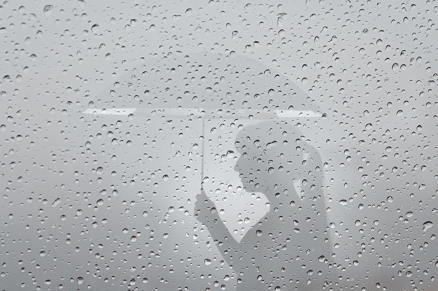 今天全臺各地雲量增加,大部分時間為陰天,有時有局部短暫雨的情形,不過西半部大多都是以飄雨或小雨為主,只有在山區以及東半部局部地區受地形影響偶爾有明顯一點的雨勢;為免淋濕還是帶把傘會比較安全。 今天全臺各地雲量增加,大部分時間為陰天,有時有局部短暫雨的情形,不過西半部大多都是以飄雨或小雨為主,只有在山區以及東半部局部地區受地形影響偶爾有明顯一點的雨勢;為免淋濕還是帶把傘會比較安全。