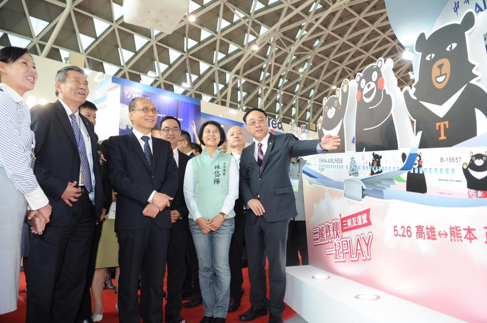 南台灣最大的旅展盛會「高雄市旅行公會國際旅展」,今(19)日起一連4天在高雄展覽館舉行。行政院長林全今天出席開幕活動。 南台灣最大的旅展盛會「高雄市旅行公會國際旅展」,今(19)日起一連4天在高雄展覽館舉行。行政院長林全今天出席開幕活動。