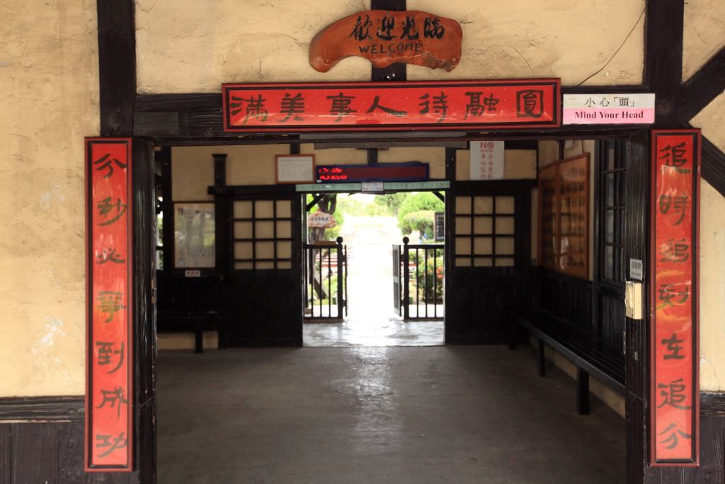 位於海線鐵路最末端的追分車站,因日文分歧路(おいわけ)而得名。 位於海線鐵路最末端的追分車站,因日文分歧路(おいわけ)而得名。