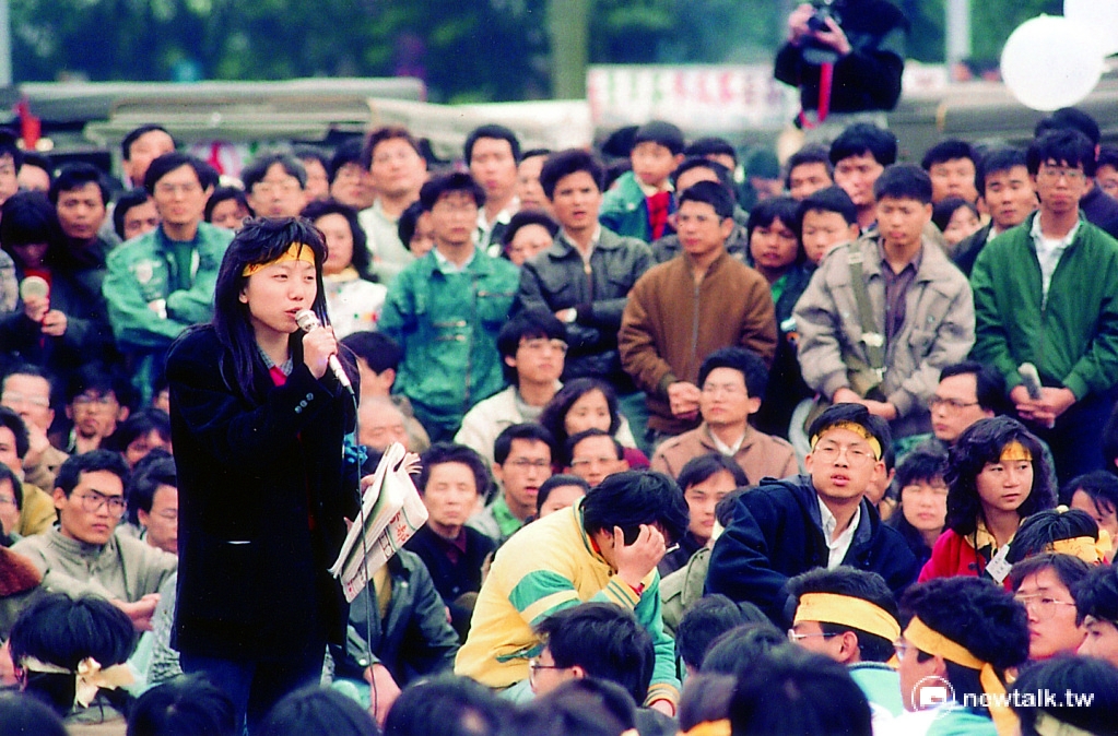 作為當年事件紀錄者的邱萬興表示,1987年5月11日台灣大學的「自由之愛」學運,是台灣第一件大規模學生抗議運動。前排布條511第個1對上去那位,就是桃園市長鄭文燦。 作為當年事件紀錄者的邱萬興表示,1987年5月11日台灣大學的「自由之愛」學運,是台灣第一件大規模學生抗議運動。前排布條511第個1對上去那位,就是桃園市長鄭文燦。