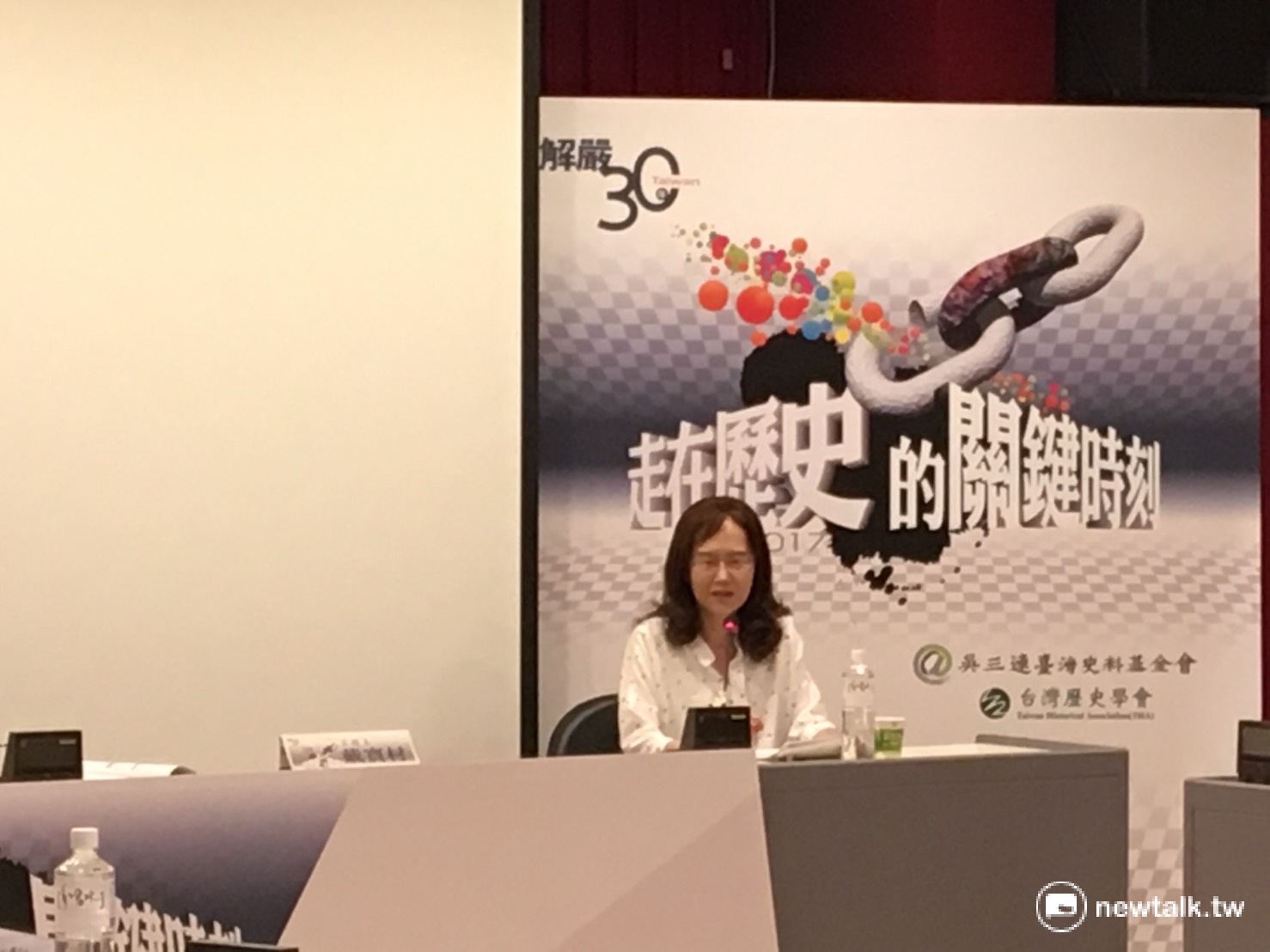 台灣大學歷史系教授周婉窈認為,要以台灣為本體建構歷史,必須要把228事件以及白色恐怖時期連結在一起,才能夠完整的論述台灣過去所發生的事情。 台灣大學歷史系教授周婉窈認為,要以台灣為本體建構歷史,必須要把228事件以及白色恐怖時期連結在一起,才能夠完整的論述台灣過去所發生的事情。
