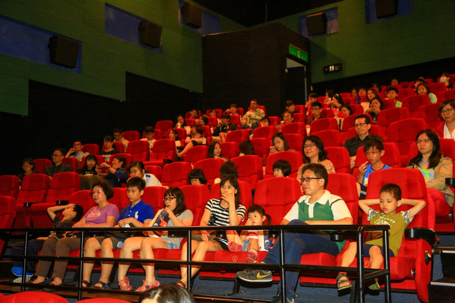 因 《夢想續航》並未在一般電影院上映, 台中市新聞局及財團法人台中市影視發展基金會昨(23)晚舉行特映會 圖:台中市政府新聞局提供 因 《夢想續航》並未在一般電影院上映, 台中市新聞局及財團法人台中市影視發展基金會昨(23)晚舉行特映會 圖:台中市政府新聞局提供