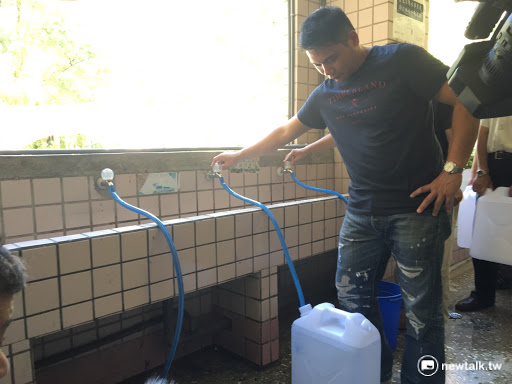 高雄市23個行政區晚間10點將停水或減壓供水23小時,停水範圍還包括仁武工業區、大社工業區和楠梓工業區。 高雄市23個行政區晚間10點將停水或減壓供水23小時,停水範圍還包括仁武工業區、大社工業區和楠梓工業區。