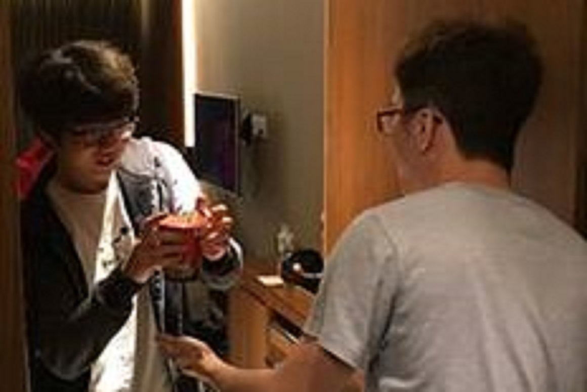 Expect接受了韓國NiceGameTV《Come to LoL/Play》的訪談,期間談起曾泡麵送暖的閃電狼上路選手MMD,他表示,雖然他在對線期表現得並不理想,但他是一名優秀的團隊型上路選手。 圖:翻攝自 《Flash Wolves》閃電狼職業電競隊 官方臉書專頁 Expect接受了韓國NiceGameTV《Come to LoL/Play》的訪談,期間談起曾泡麵送暖的閃電狼上路選手MMD,他表示,雖然他在對線期表現得並不理想,但他是一名優秀的團隊型上路選手。 圖:翻攝自 《Flash Wolves》閃電狼職業電競隊 官方臉書專頁