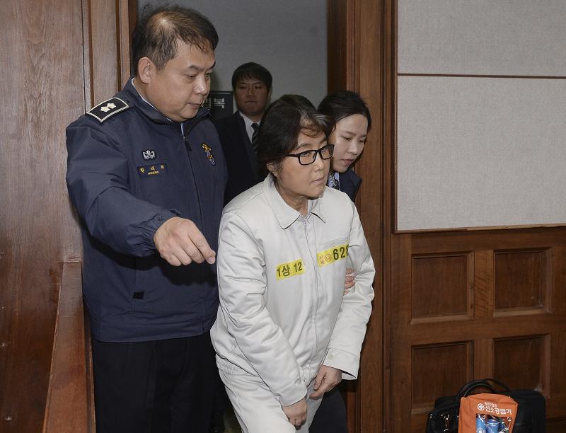 韓國朴槿惠政府親信門醜聞核心人物崔順實的女兒鄭尤拉,30日(當地時間)被丹麥檢方引渡返韓。圖為崔順實。 圖:達志影像/美聯社資料照片。 韓國朴槿惠政府親信門醜聞核心人物崔順實的女兒鄭尤拉,30日(當地時間)被丹麥檢方引渡返韓。圖為崔順實。 圖:達志影像/美聯社資料照片。