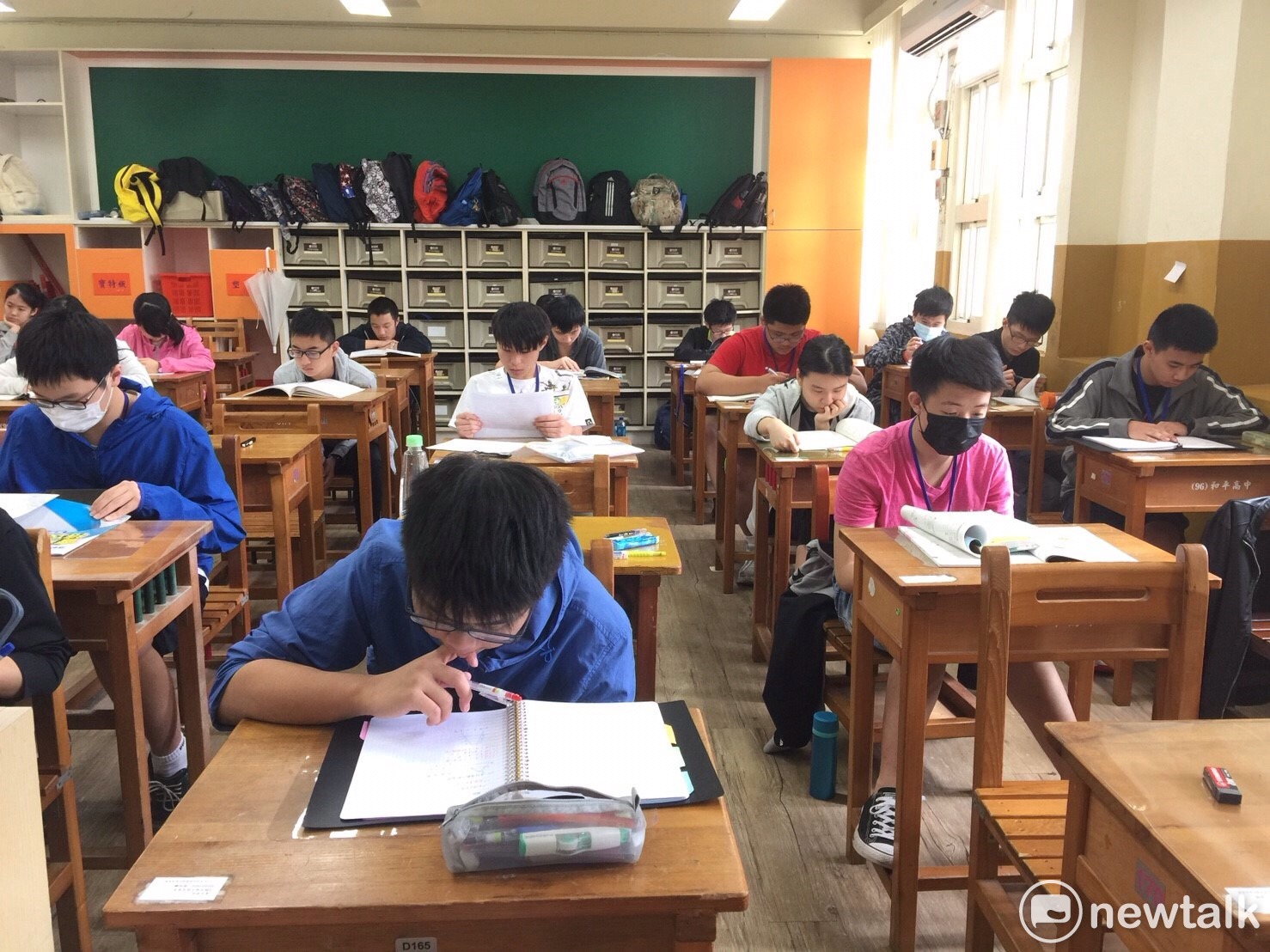 國中會考第一天結束,許多學生違反違規事項,根據教育部國教署統計,共有179人次違規。 國中會考第一天結束,許多學生違反違規事項,根據教育部國教署統計,共有179人次違規。