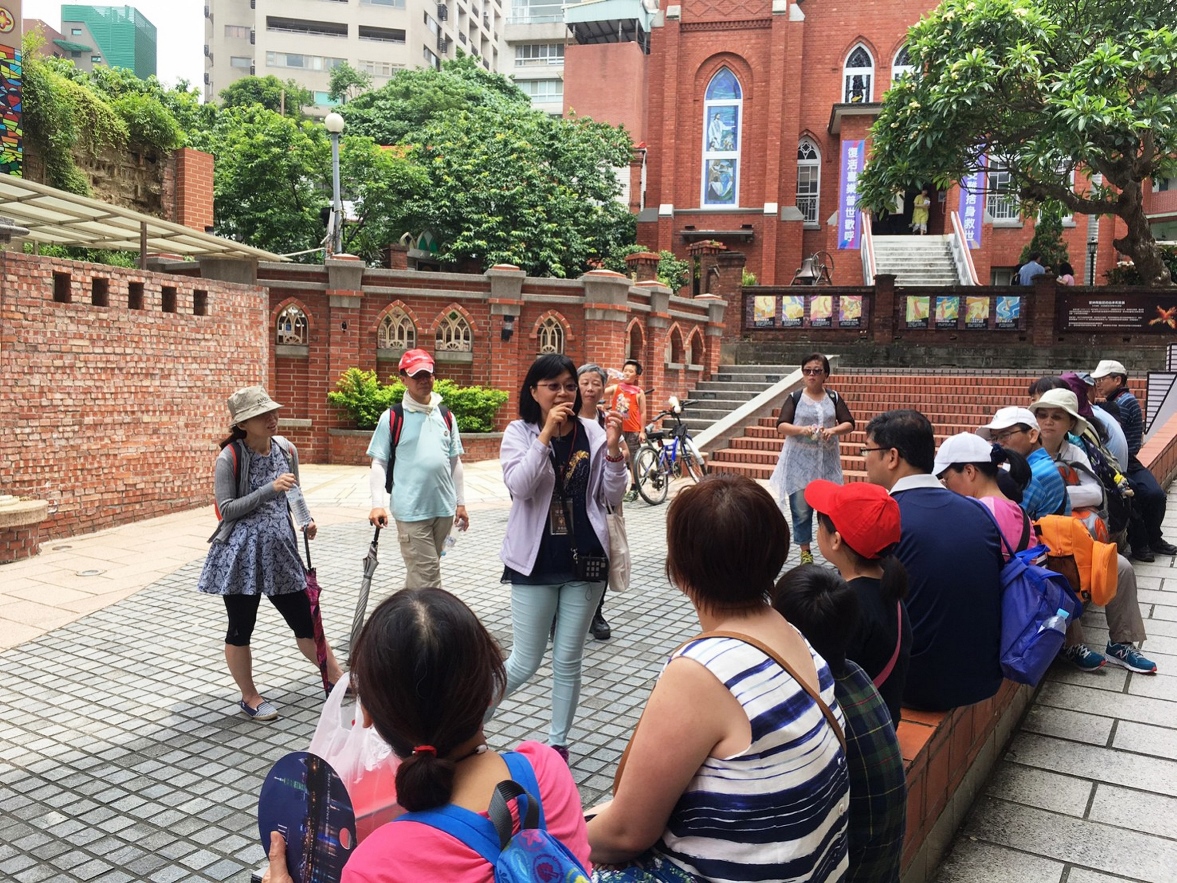 淡水古蹟博物館在馬偕日這天舉辦專屬限定的「馬偕愛淡水輕旅行」免費導覽活動,帶領民眾探尋馬偕博士的足跡 淡水古蹟博物館在馬偕日這天舉辦專屬限定的「馬偕愛淡水輕旅行」免費導覽活動,帶領民眾探尋馬偕博士的足跡