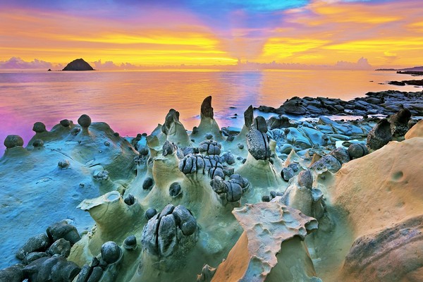 在晨曦下的和平島 圖:交通部觀光局北海岸及觀音山國家風景區管理處提供 在晨曦下的和平島 圖:交通部觀光局北海岸及觀音山國家風景區管理處提供