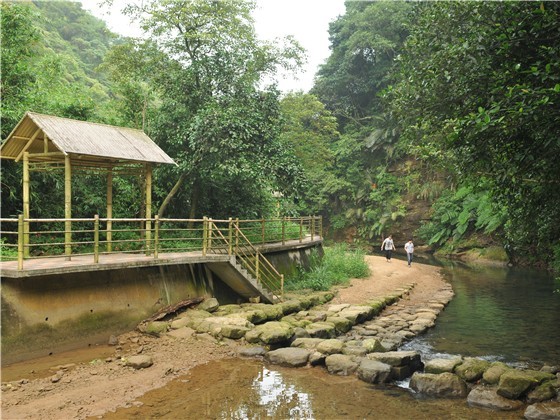 外木山濱海大道臨山傍海,景色優美 外木山濱海大道臨山傍海,景色優美