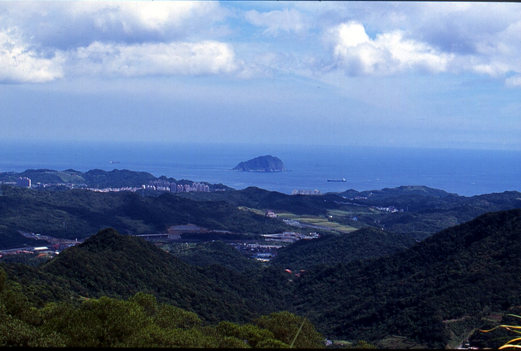 外木山濱海大道臨山傍海,景色優美 外木山濱海大道臨山傍海,景色優美