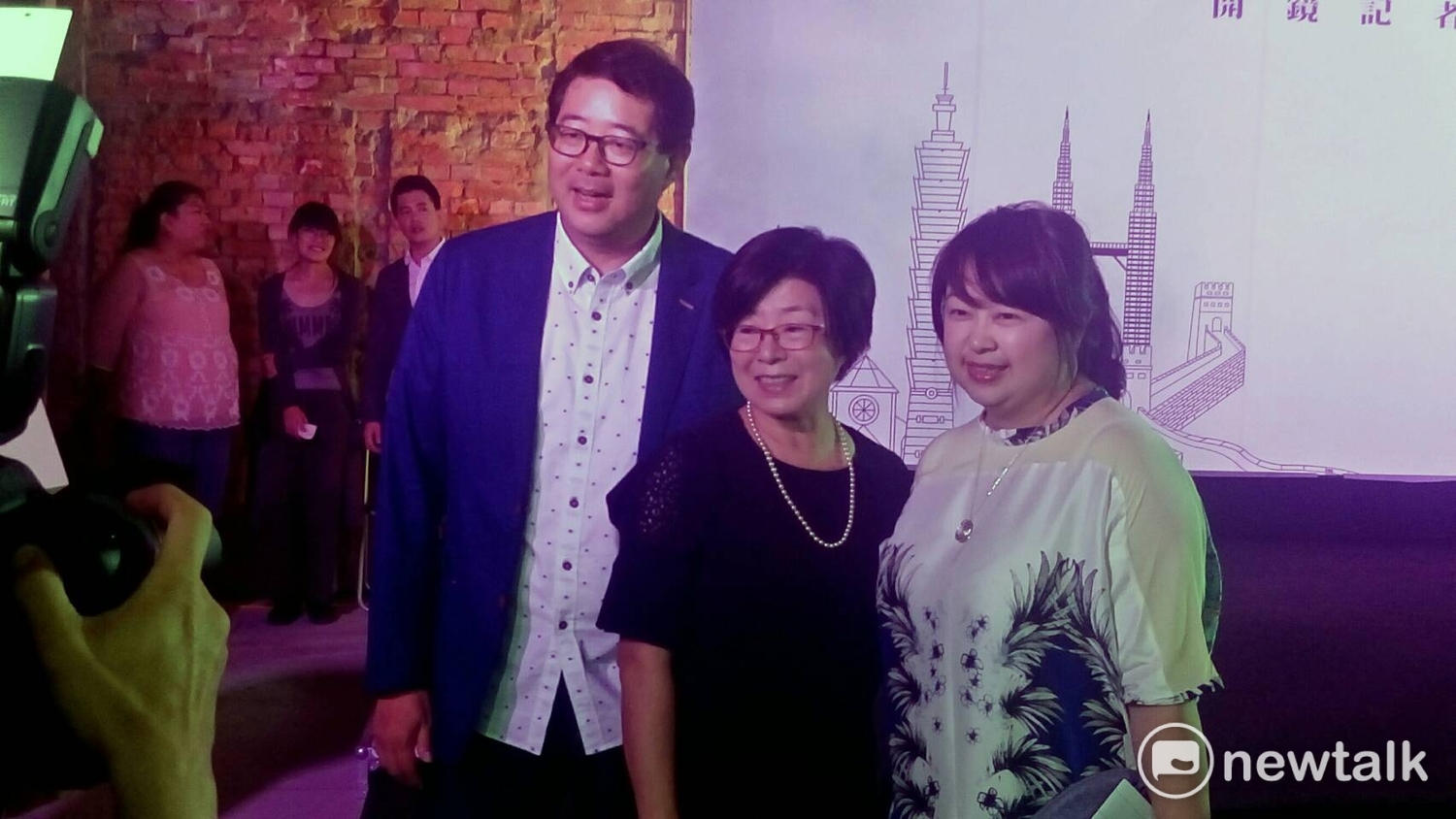 齊柏林導演(圖左)特地選擇國際海洋日這天舉辦《看見台灣II》開鏡記者會 圖:蘇庭/攝 齊柏林導演(圖左)特地選擇國際海洋日這天舉辦《看見台灣II》開鏡記者會 圖:蘇庭/攝