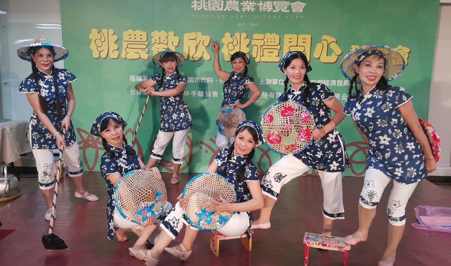 百合舞蹈藝術團的團員均非專業舞者,演出依舊精湛 圖:桃園市政府藝設中心提供 百合舞蹈藝術團的團員均非專業舞者,演出依舊精湛 圖:桃園市政府藝設中心提供