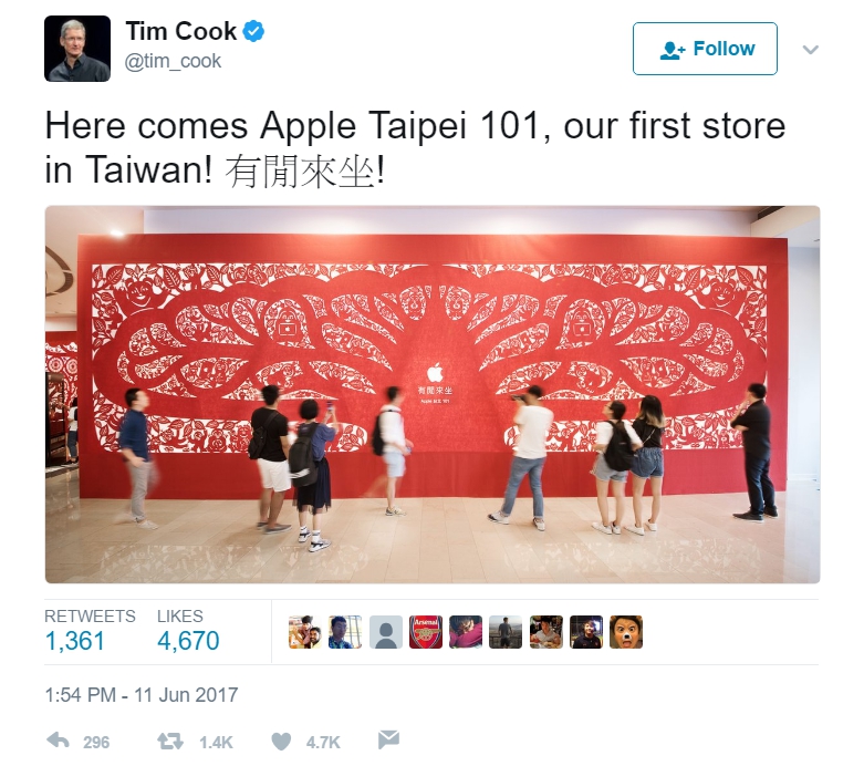今日蘋果公司執行長庫克(Tim Cook)還特地在推特發文表示:「蘋果要進駐台北101,我們在台灣首家直營店!」(Here comes Apple Taipei 101, our first store in Taiwan!)最後還補上一句:「有閒來坐!」 圖:翻攝自 Tim Cook個人推特 今日蘋果公司執行長庫克(Tim Cook)還特地在推特發文表示:「蘋果要進駐台北101,我們在台灣首家直營店!」(Here comes Apple Taipei 101, our first store in Taiwan!)最後還補上一句:「有閒來坐!」 圖:翻攝自 Tim Cook個人推特