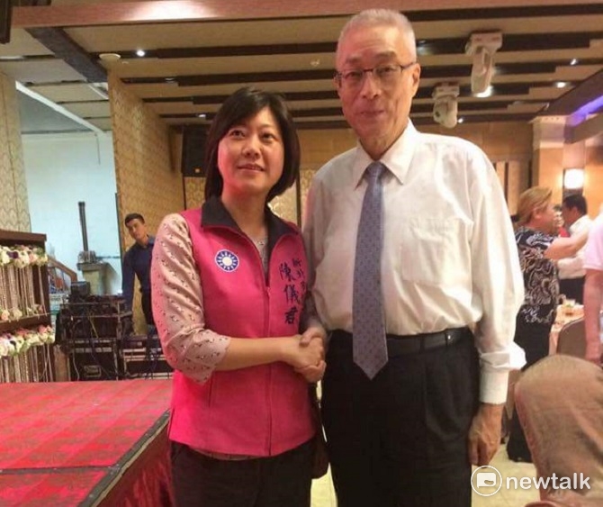 今年5月初請辭國民黨婦女主任的新北市議員陳儀君,積極參選中央委員,連續參加吳敦義的台東、新北感恩餐會。 圖:王峻昌/攝 今年5月初請辭國民黨婦女主任的新北市議員陳儀君,積極參選中央委員,連續參加吳敦義的台東、新北感恩餐會。 圖:王峻昌/攝