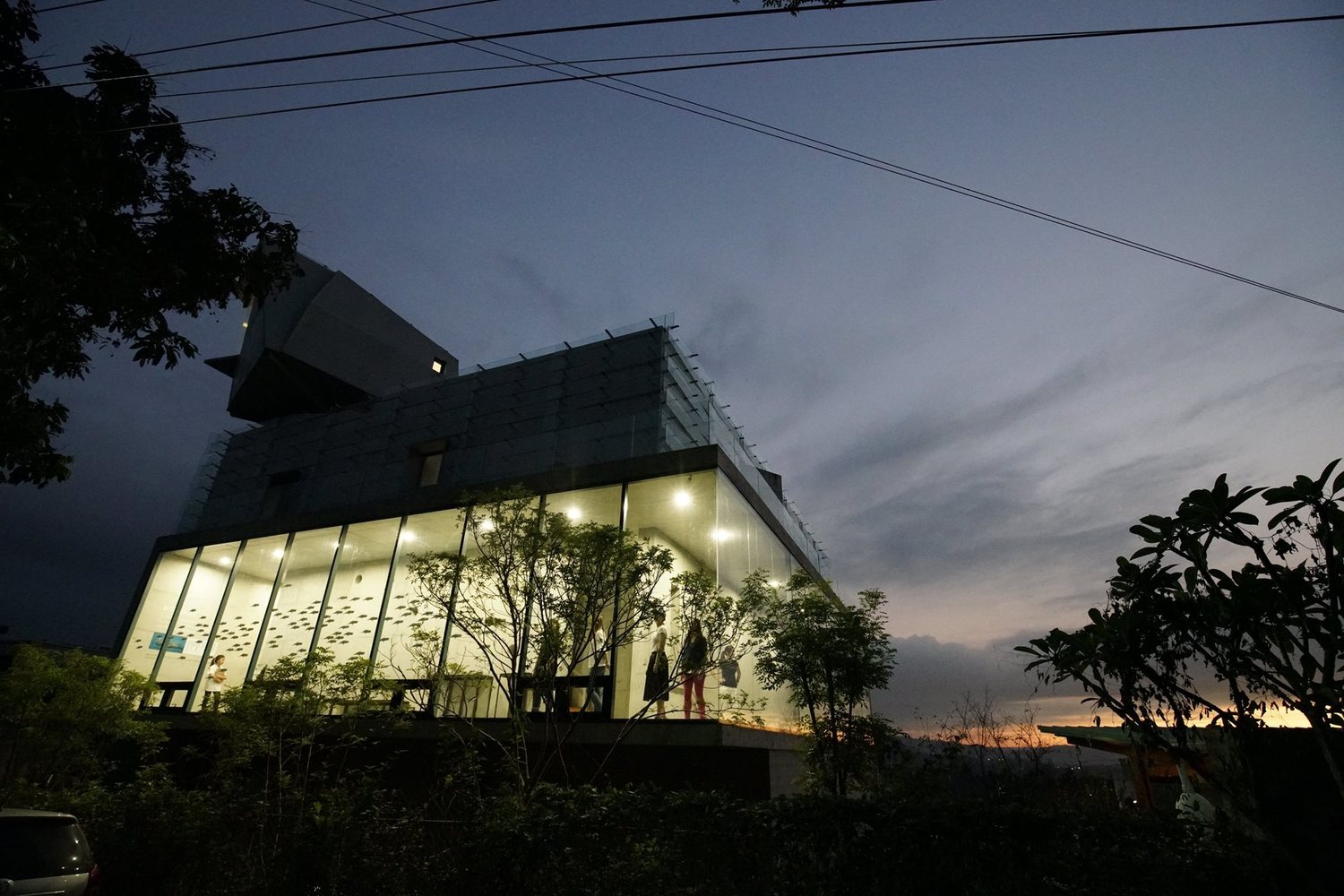 奇美博物館的白色建築、雕像與橋梁設計,讓人誤以為走進歐洲 奇美博物館的白色建築、雕像與橋梁設計,讓人誤以為走進歐洲