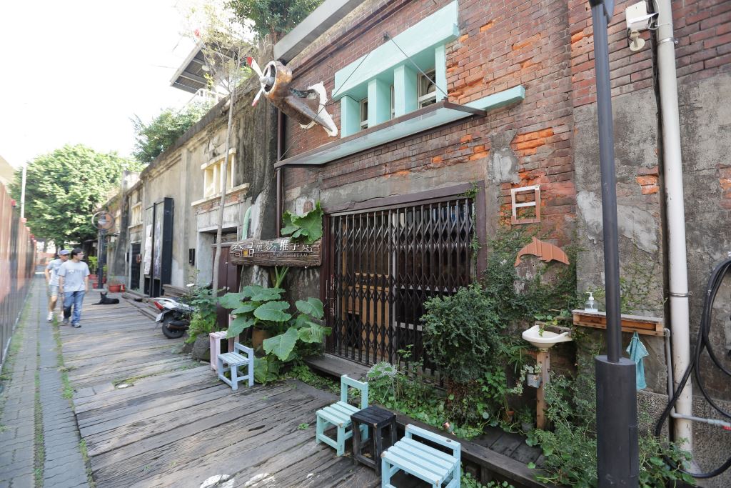 台中放送局曾經是中部重要的廣播台,是一棟具有七十年的歷史建築 台中放送局曾經是中部重要的廣播台,是一棟具有七十年的歷史建築