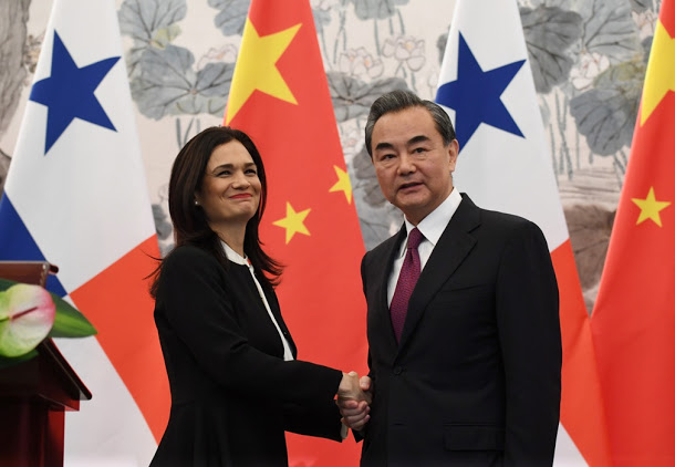 巴拿馬13日以瞬雷不及掩耳的方式宣布和中華人民共和國建交。 巴拿馬13日以瞬雷不及掩耳的方式宣布和中華人民共和國建交。