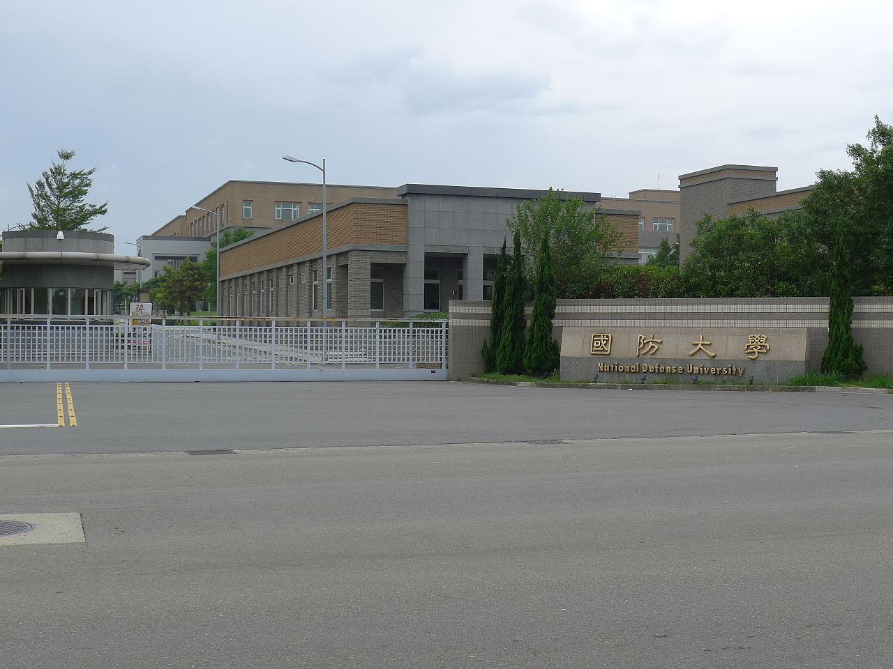 「國防大學學生疑因愛滋遭歧視退學」一案,最高行政法院今(16)日,認為原審未調查就學「機會」內容等理由,將案件發回重審。 「國防大學學生疑因愛滋遭歧視退學」一案,最高行政法院今(16)日,認為原審未調查就學「機會」內容等理由,將案件發回重審。