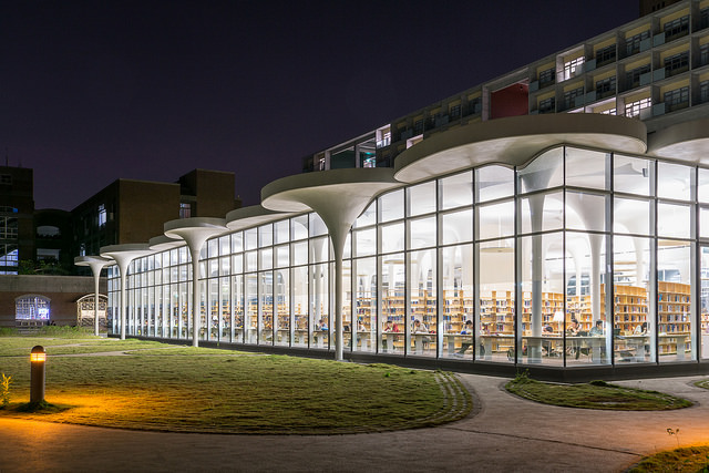 臺灣大學辜振甫先生紀念圖書館是由世界級建築家伊東豐雄(Toyo ITO)所設計,建築本身就是件藝術品 圖:翻拍自flickr用戶Wei-Te Wong 臺灣大學辜振甫先生紀念圖書館是由世界級建築家伊東豐雄(Toyo ITO)所設計,建築本身就是件藝術品 圖:翻拍自flickr用戶Wei-Te Wong