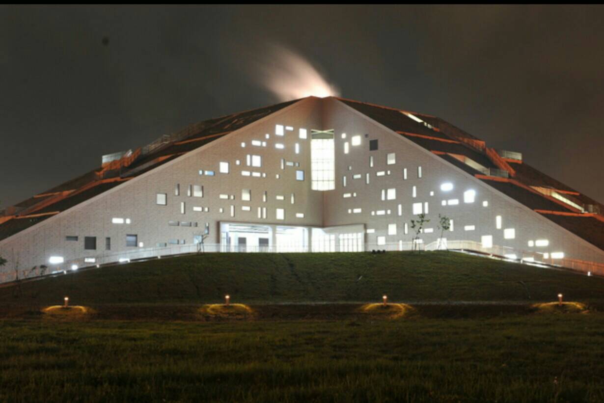 夜晚中閃耀的臺東大學圖書館,別具特色 圖:國立臺東大學圖書資訊館提供 夜晚中閃耀的臺東大學圖書館,別具特色 圖:國立臺東大學圖書資訊館提供
