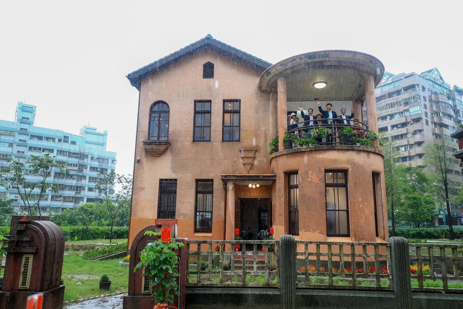 「林懋陽故居」見證台灣階段性的歷史發展,且融合閩南、日式木造住宅、日式近代洋樓等建築特色,不論在歷史文化、建築史或技術史上均具價值。 「林懋陽故居」見證台灣階段性的歷史發展,且融合閩南、日式木造住宅、日式近代洋樓等建築特色,不論在歷史文化、建築史或技術史上均具價值。