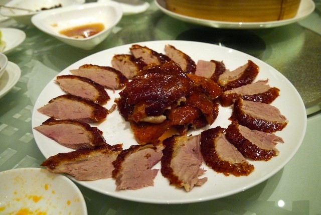 禽流感是一種發生於家禽間的疾病,藉由病毒傳播,只要經過「煮熟」這個過程,大部分不會感染人類。 禽流感是一種發生於家禽間的疾病,藉由病毒傳播,只要經過「煮熟」這個過程,大部分不會感染人類。