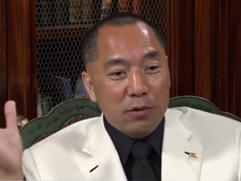 逃到美國的中國大陸富豪郭文貴16日透過海外華文媒體明鏡網再爆關於中共高官內幕。美媒今天報導,當時播出平台YouTube疑似遭到中國大陸駭客癱瘓。 逃到美國的中國大陸富豪郭文貴16日透過海外華文媒體明鏡網再爆關於中共高官內幕。美媒今天報導,當時播出平台YouTube疑似遭到中國大陸駭客癱瘓。