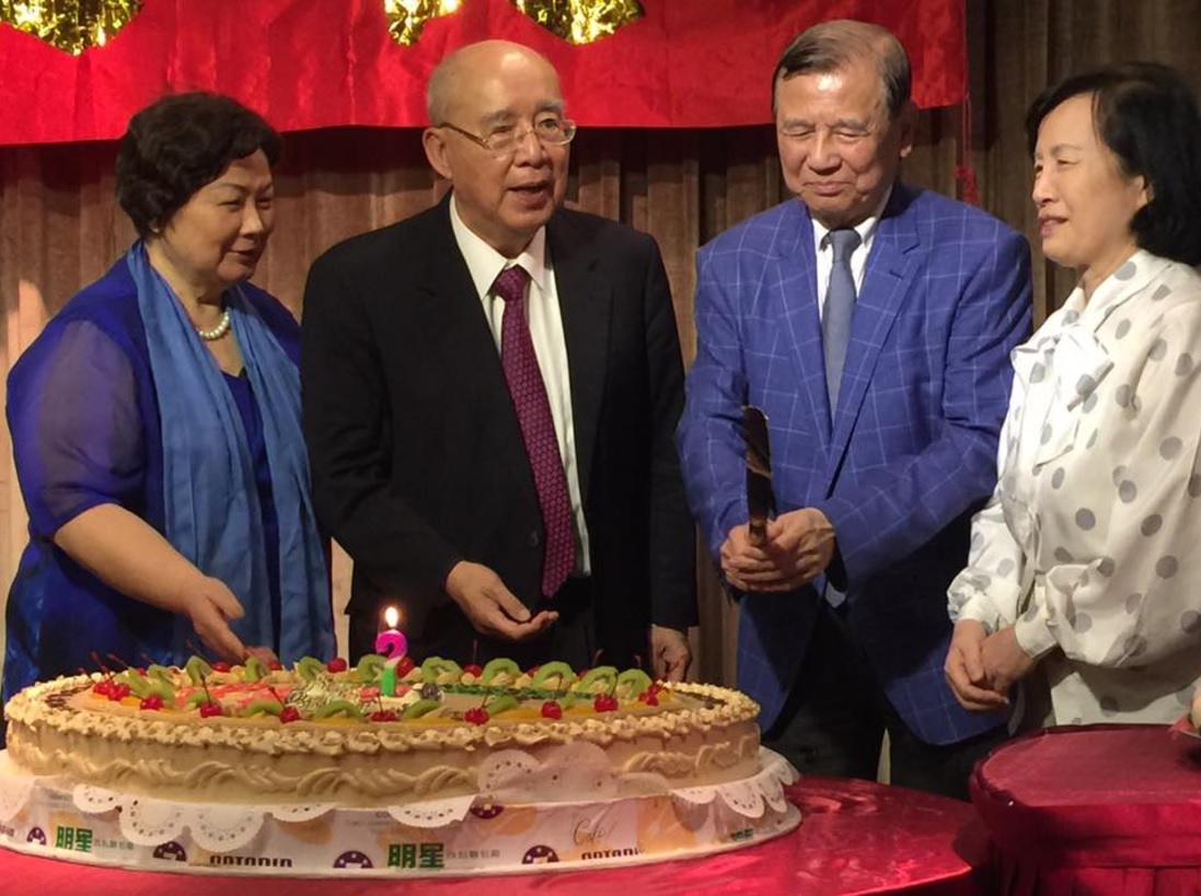 針對賴清德訪美談論九二共識的說法,吳敦義今(19)天晚上參加伯仲基金會前受訪駁斥,「九二共識就是一中各表,不要亂講」。 針對賴清德訪美談論九二共識的說法,吳敦義今(19)天晚上參加伯仲基金會前受訪駁斥,「九二共識就是一中各表,不要亂講」。