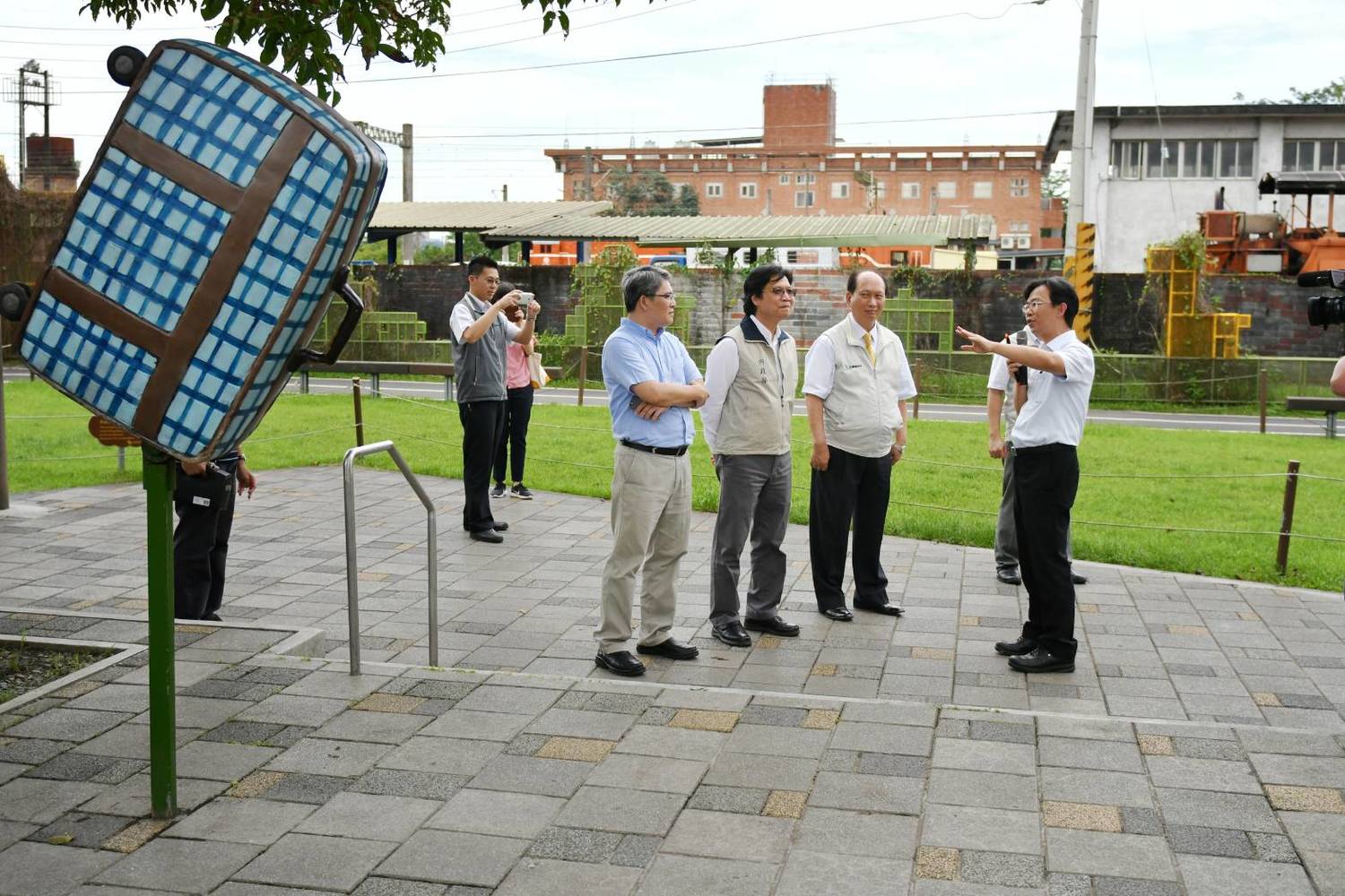 內政部長葉俊榮今(21)天下午前往宜蘭礁溪,了解宜蘭縣政府所提出的「礁溪生活之心」計畫。 圖:內政部提供 內政部長葉俊榮今(21)天下午前往宜蘭礁溪,了解宜蘭縣政府所提出的「礁溪生活之心」計畫。 圖:內政部提供