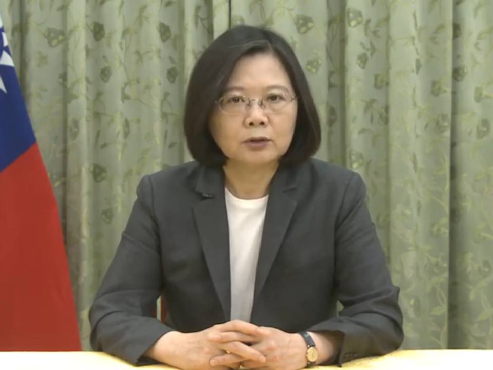 今(25)日是全世界17億穆斯林教友的開齋節,台灣各地都有開齋節的相關活動,蔡英文總統也一早於她個人臉書po影片祝賀。 圖:翻攝自蔡英文臉書 今(25)日是全世界17億穆斯林教友的開齋節,台灣各地都有開齋節的相關活動,蔡英文總統也一早於她個人臉書po影片祝賀。 圖:翻攝自蔡英文臉書