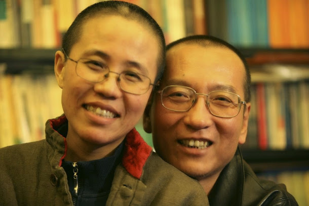 諾貝爾和平獎得主劉曉波(右)今年7月病逝,人權觀察組織等19日在美國華盛頓特區舉辦紀念活動,呼籲中國釋放劉霞。 圖:達志影像/路透社資料照片 諾貝爾和平獎得主劉曉波(右)今年7月病逝,人權觀察組織等19日在美國華盛頓特區舉辦紀念活動,呼籲中國釋放劉霞。 圖:達志影像/路透社資料照片