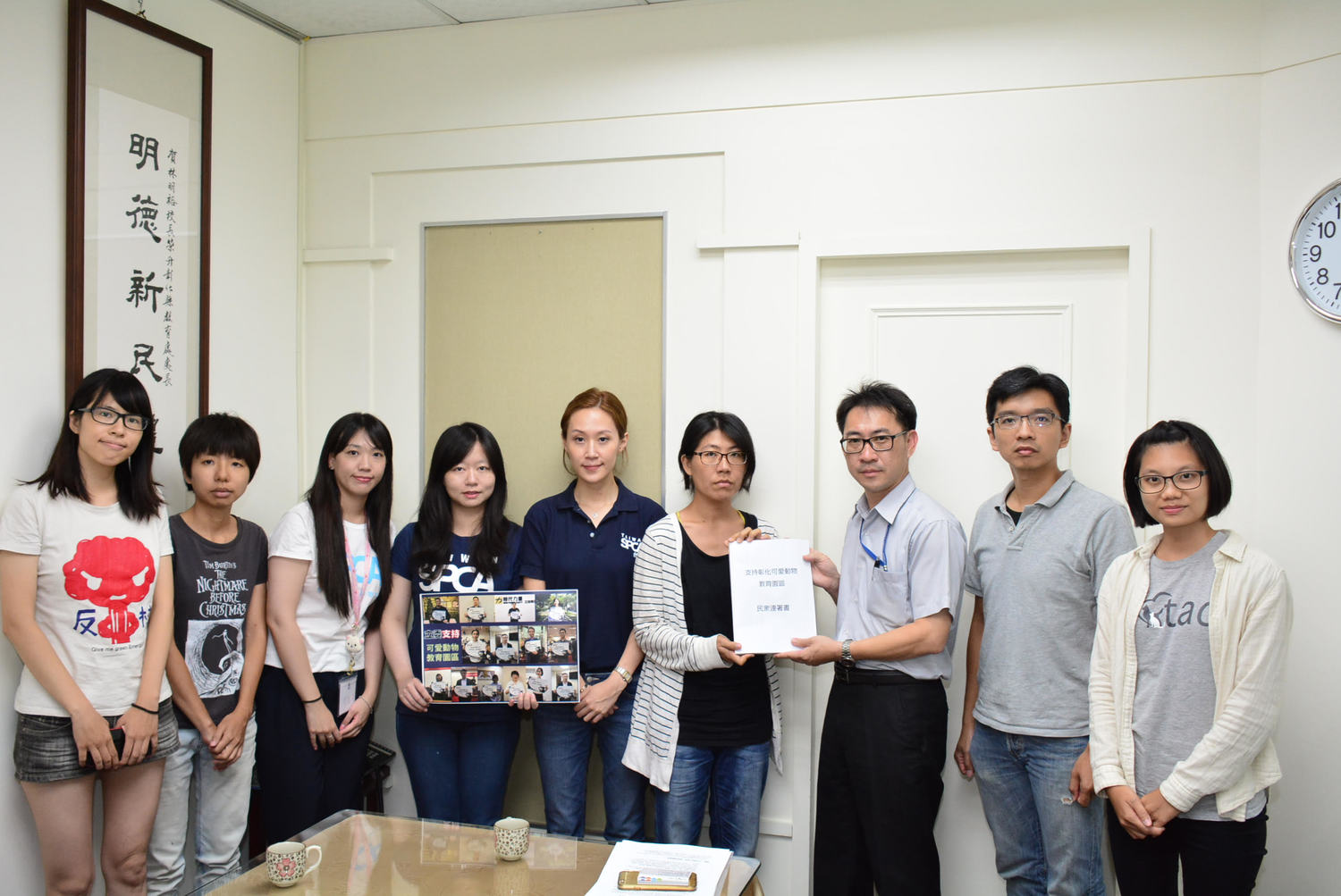 彰化縣友善動物大聯盟,與Taiwan SPCA台灣防止虐待動物協會、台灣心愛動物協會於今(27)日,帶著兩萬份聯署書拜會了彰化縣政府,要求盡快完成彰化收容所溪州新園區。 圖:Taiwan SPCA/提供 彰化縣友善動物大聯盟,與Taiwan SPCA台灣防止虐待動物協會、台灣心愛動物協會於今(27)日,帶著兩萬份聯署書拜會了彰化縣政府,要求盡快完成彰化收容所溪州新園區。 圖:Taiwan SPCA/提供