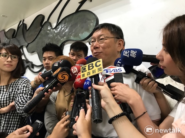 雙城論壇倒數,柯文哲受訪重申兩岸「五個互相」。 圖 : 周煊惠/攝 雙城論壇倒數,柯文哲受訪重申兩岸「五個互相」。 圖 : 周煊惠/攝