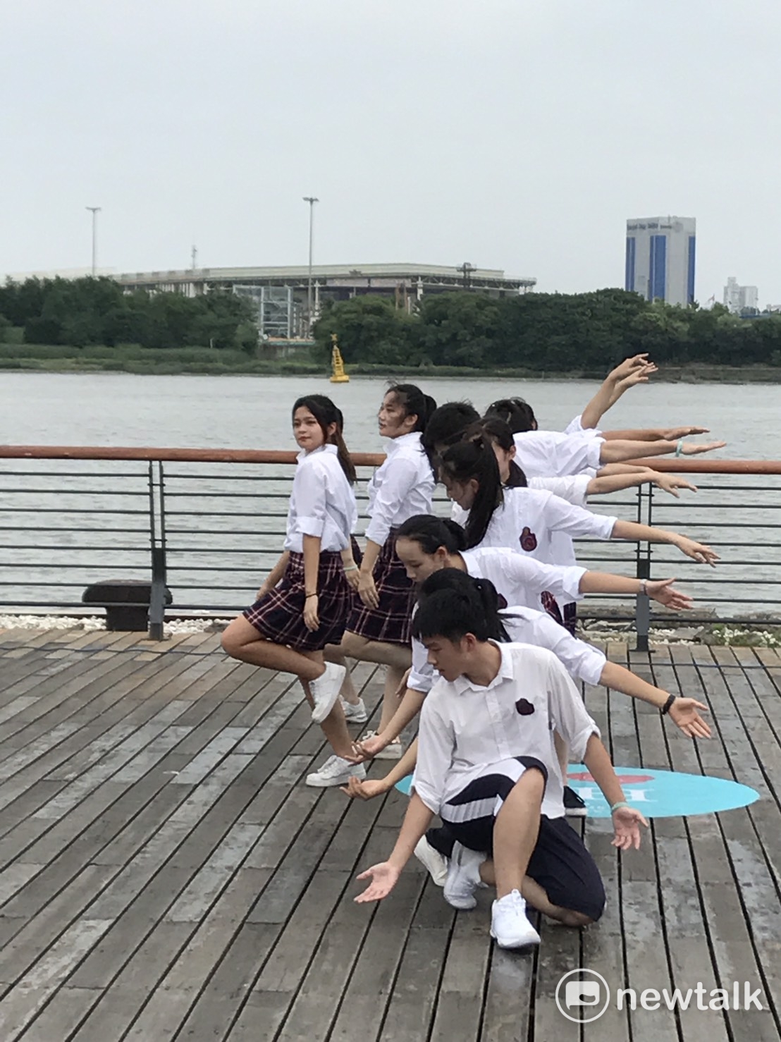 兩市街舞表演分別由台北的建中、北一女、景美女及上海方的南洋模範、華東師範大學附屬中學、建平中學,兩市各3所高中。 圖:周煊惠/攝 兩市街舞表演分別由台北的建中、北一女、景美女及上海方的南洋模範、華東師範大學附屬中學、建平中學,兩市各3所高中。 圖:周煊惠/攝