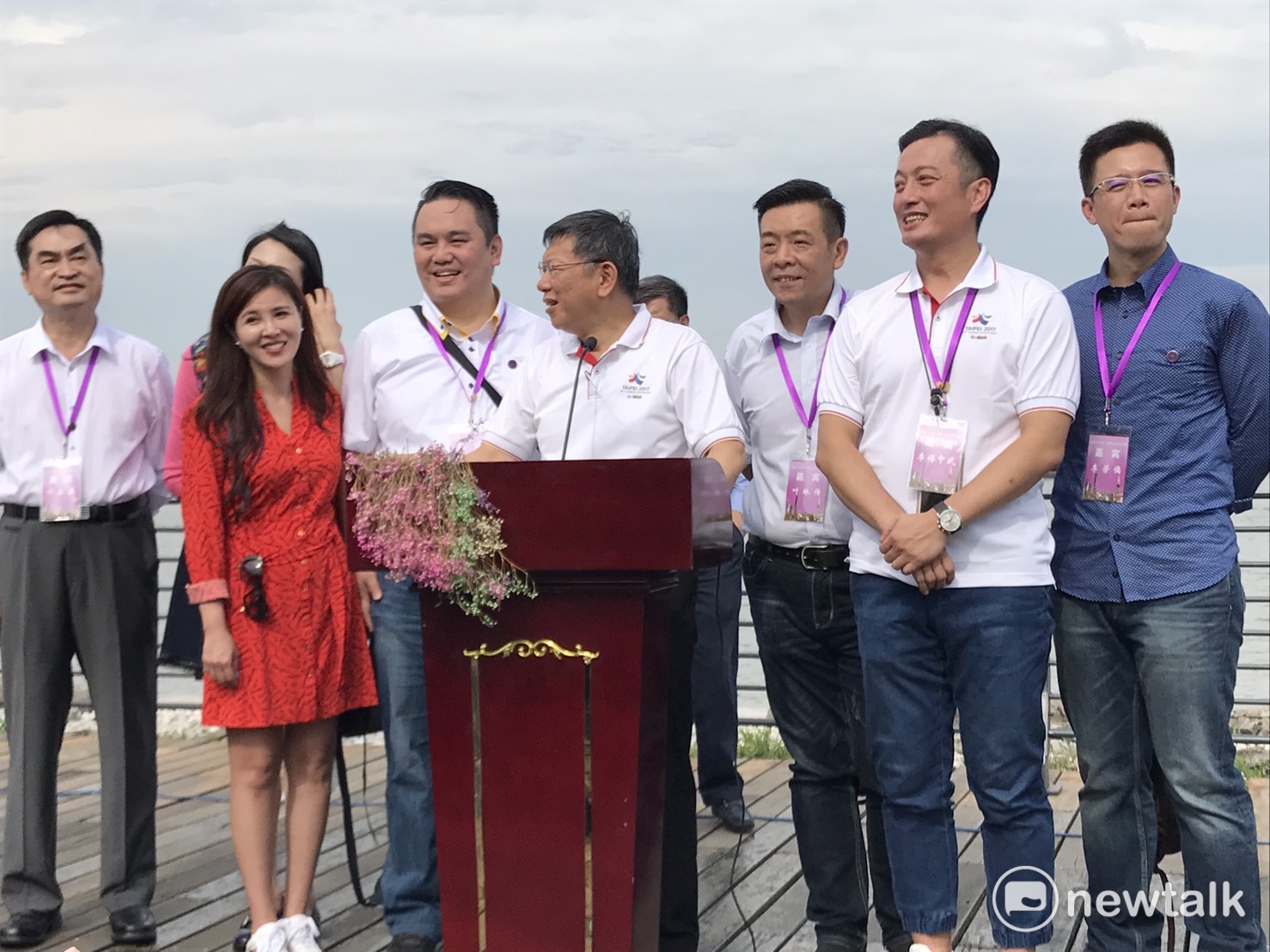 市議員李芳儒(右起)、李傅中武、葉林傳、台北市長柯文哲、陳重文、王欣儀、台北市副市長鄧家基。 圖:周煊惠/攝 市議員李芳儒(右起)、李傅中武、葉林傳、台北市長柯文哲、陳重文、王欣儀、台北市副市長鄧家基。 圖:周煊惠/攝