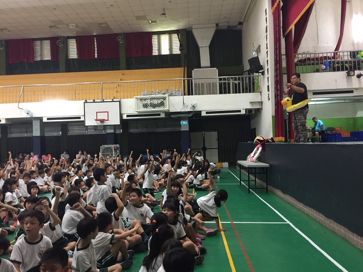 台中市教育局官員到各級學校進行校園水域安全宣導。 圖 : 台中市政府/提供 台中市教育局官員到各級學校進行校園水域安全宣導。 圖 : 台中市政府/提供