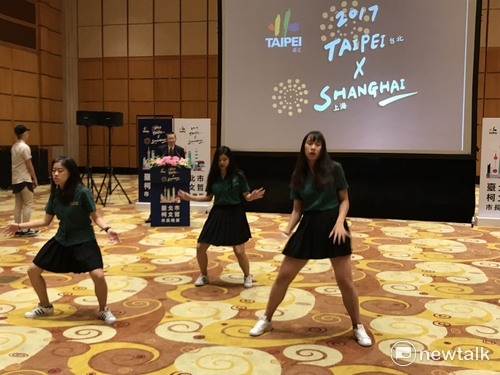 北一女學生在現場跳街舞。 圖:周煊惠/攝 北一女學生在現場跳街舞。 圖:周煊惠/攝