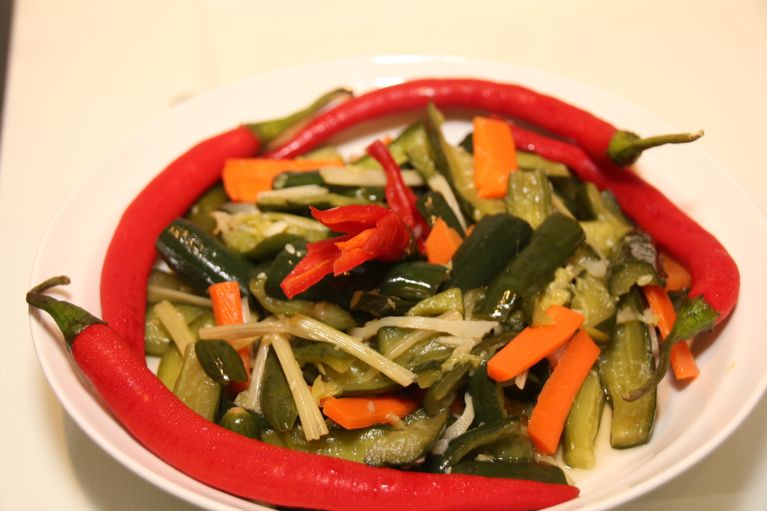 大齡食堂的涼拌小黃瓜。 圖:嘉義市政府/提供 大齡食堂的涼拌小黃瓜。 圖:嘉義市政府/提供