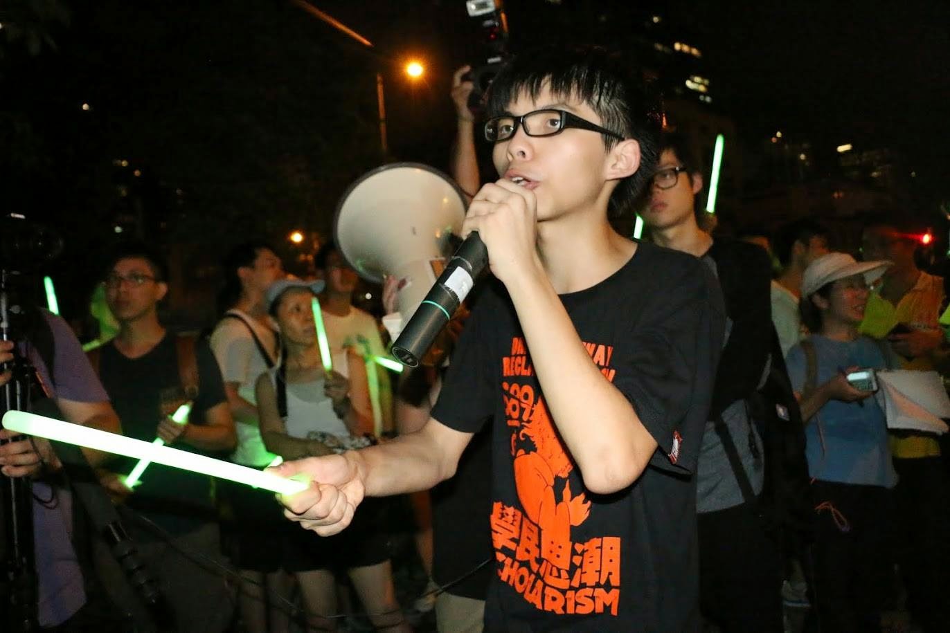 香港眾志祕書長黃之鋒22日發表「迎合中共統戰,台灣終招損失」的致高雄市長韓國瑜公開信,呼籲韓國瑜以香港的「一國兩制」為鑑,莫縱容中共統戰侵害台灣。 圖:新頭殼資料照片 香港眾志祕書長黃之鋒22日發表「迎合中共統戰,台灣終招損失」的致高雄市長韓國瑜公開信,呼籲韓國瑜以香港的「一國兩制」為鑑,莫縱容中共統戰侵害台灣。 圖:新頭殼資料照片