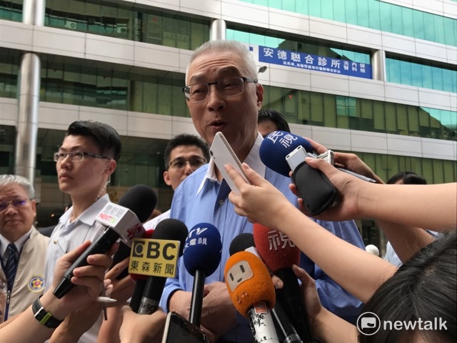 回應台大政治系教授張亞中的「軟弱」說,吳敦義表示「合理的規範是必要的」。 圖 : 周煊惠/攝 回應台大政治系教授張亞中的「軟弱」說,吳敦義表示「合理的規範是必要的」。 圖 : 周煊惠/攝