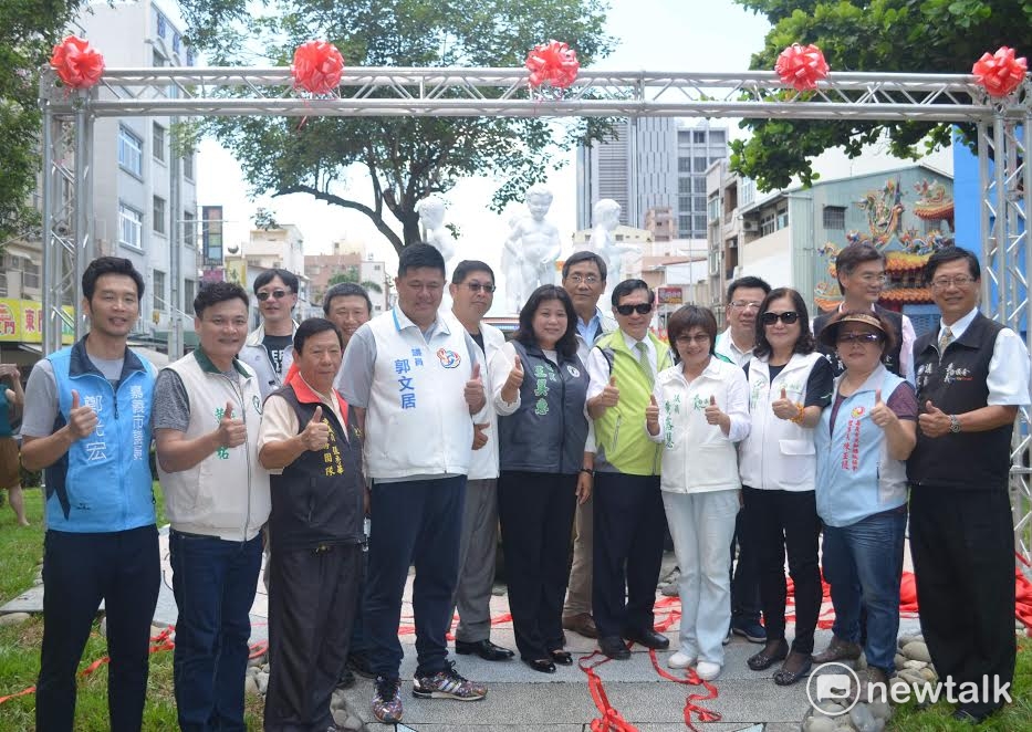 在多位民意代表的爭取下,嘉義市政府完成東門圓環改建案。 圖:蔡坤龍/攝 在多位民意代表的爭取下,嘉義市政府完成東門圓環改建案。 圖:蔡坤龍/攝